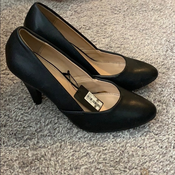 With tags! Forever 21 black work heal slip on - Picture 1 of 5